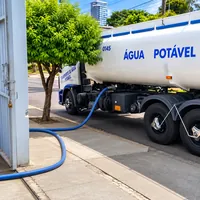 Caminhao pipa de agua potavel da WSJ Transporte e Locacoes no bairro Trevisa em Campo Grande/MS!