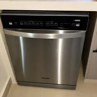 Instalacao de lava-loucas Brastemp em cozinha planejada por Miguel Refrigeracao no bairro Tijuca em Campo Grande