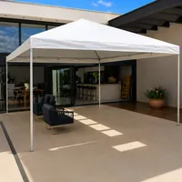 Tenda branca instalada em área externa residencial pela Rd Tendas e Toldos no Lagoa Park em Campo Grande/MS!