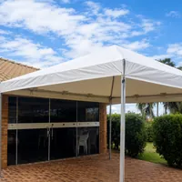 Tenda branca instalada em varanda pela Rd Tendas e Toldos no Lagoa Park em Campo Grande/MS!
