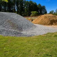 Pilhas de areia e brita na 2 Irmãos Areia e Brita no Parque Cuiabá em Cuiabá/MT!