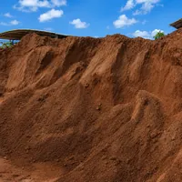 Terra vermelha de qualidade na 2 Irmãos Areia e Brita no Parque Cuiabá em Cuiabá/MT!