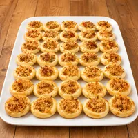 Deliciosas mini esfirras abertas para festas na Panificadora Tia Luzia, no Centro Sul em Cuiabá/MT.