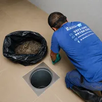 Remoção de resíduos e limpeza de caixa de gordura com a El Shaday Desentupidora no Coophavila II em Campo Grande