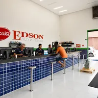 Ambiente interno e balcão de atendimento da Edson Auto Peças no CPA 3 em Cuiabá/MT!