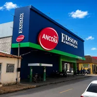 Visão da fachada principal e letreiro da Rede âncora na Edson Auto Peças no CPA 3 em Cuiabá/MT!