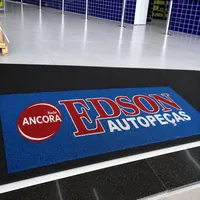 Tapete personalizado com a marca Rede Âncora e Edson Auto Peças na entrada da loja no CPA 3 em Cuiabá/MT!