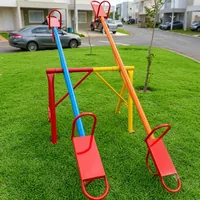 Gangorra dupla infantil metálica produzida pela Nisel Serralheria no Santa Isabel em Cuiabá/MT.