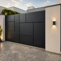 Design sofisticado e privacidade total com o portão fechado geométrico da Nisel Serralheria no Santa Isabel em C