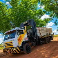 Caminhão munk da Edson Auto Peças em serviço de transporte de cargas e guindaste no CPA 3 em Cuiabá/MT!