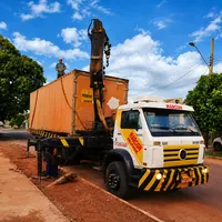 Caminhão Munk transportando baú de carga na Ferro e Solda Marcon Munk em Campo Grande/MS!