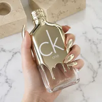 Frasco do perfume CK One Gold Calvin Klein na Norman Perfumes no Centro em Campo Grande/MS!