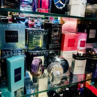 Prateleira com perfumes importados Bvlgari na Norman Perfumes no Centro em Campo Grande/MS!