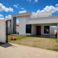 Fachada de residência moderna com serviços da Calhas Dillenburger no Jardim Paraná em Ariquemes/RO!