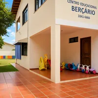 Área externa e brinquedos do berçário da Escola Manoel de Barros na Vila Almeida Lima em Campo Grande/MS!