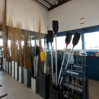 Remos e varas de pesca na Isca Viva Boa Pesca e Lanchonete no Indubrasil em Campo Grande - MS.