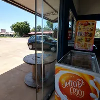 Vista interna da entrada na Isca Viva Boa Pesca e Lanchonete no Indubrasil em Campo Grande - MS.